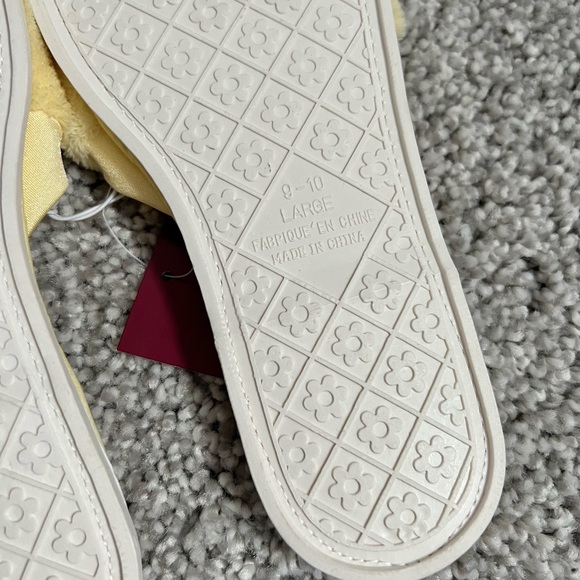 Woman’s Slip-on Slippers Yellow Soft Lightweight Size Large (9-10) NWT - Picture 6 of 12